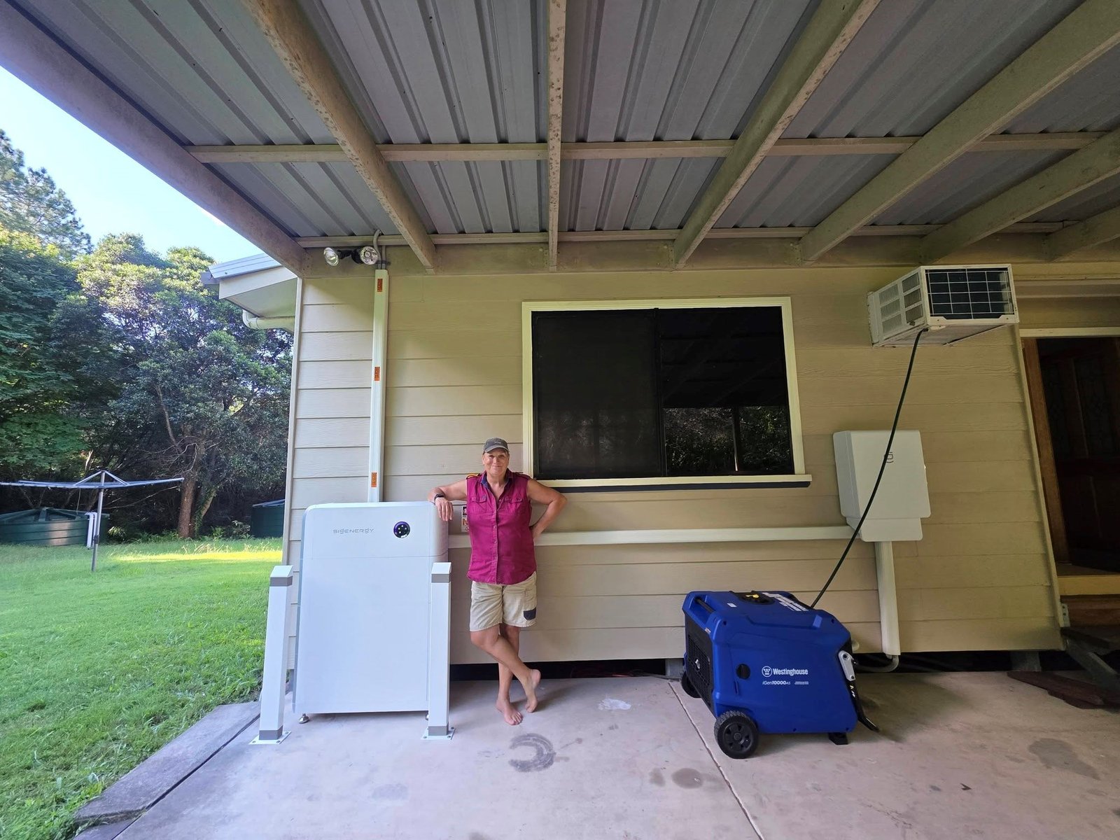 Off-grid home with battery system and generator
